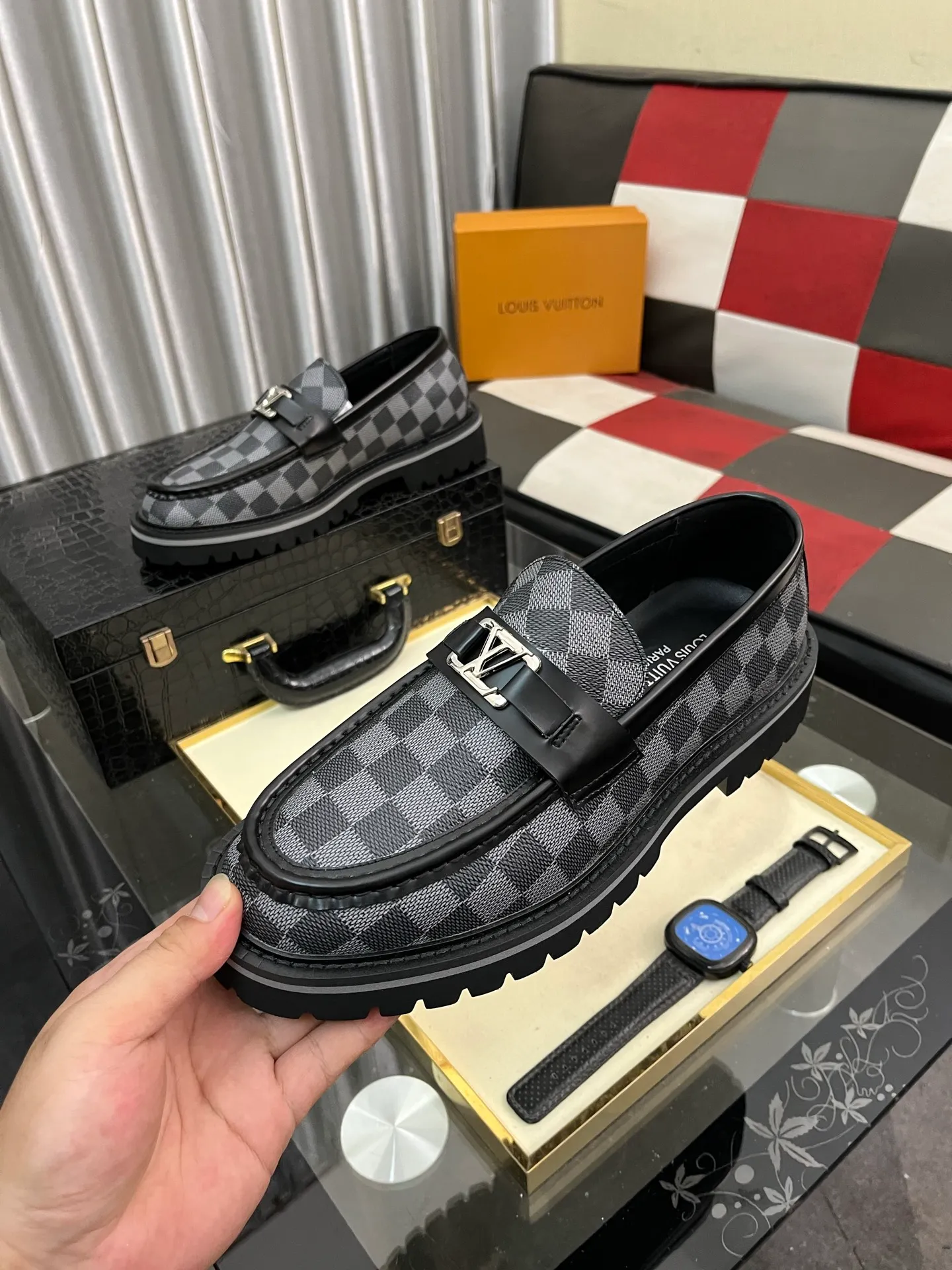 Men's shoes💰458⌚️⌚️[Louis Vuitton (LV)] High-end business formal leather shoes🍀luxurious and elegant style, paying equal attention to practicality and style, professional focus on details and quality, counter original 1⃣️: 1⃣️super accurate reproduction👍🏻! Material: The upper is made of imported original calfskin➕imported Italian cowhide leather. Original anti-slip and wear-resistant outsole! Code number: 38--443️⃣Colors available